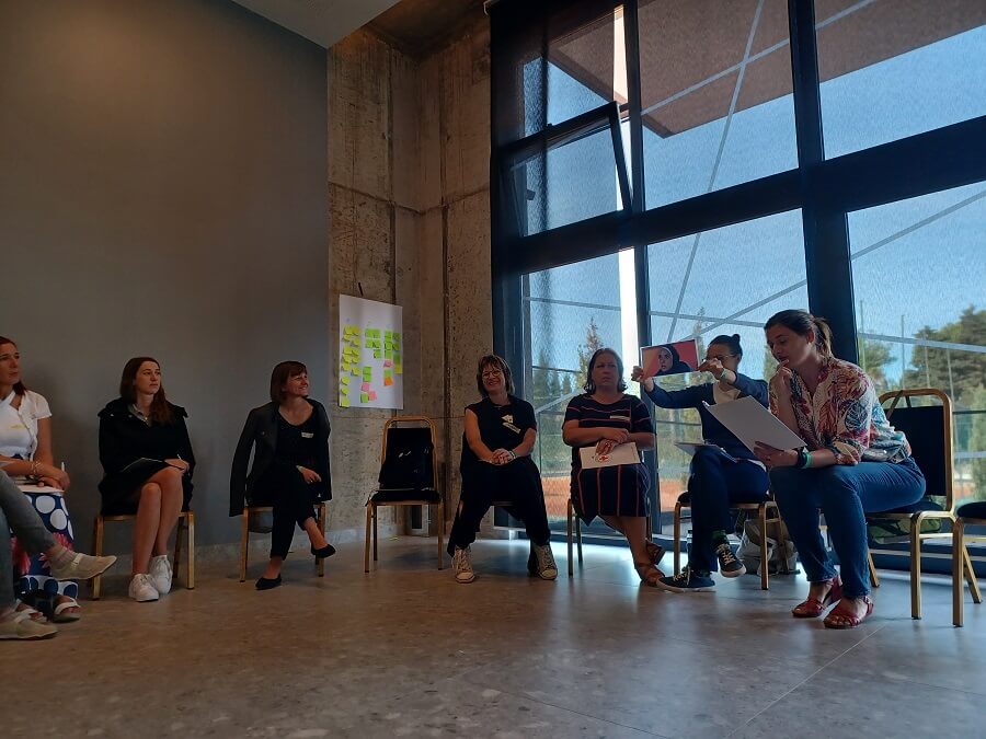 Seminar (4)